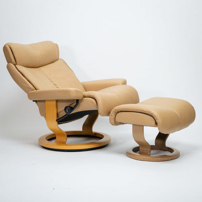 Ekornes Stressless Magic (L) mit Hocker hellbraun