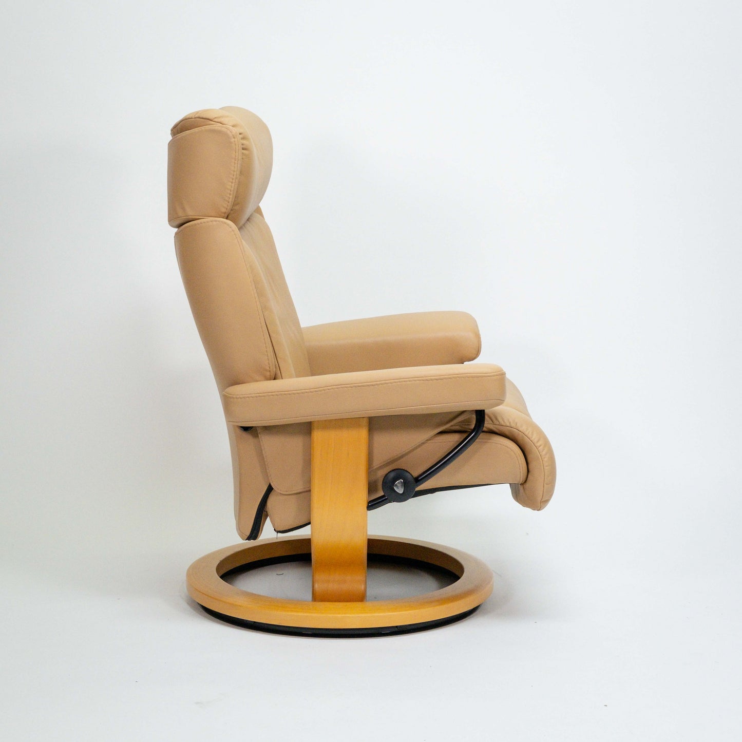 Ekornes Stressless Magic (L) mit Hocker hellbraun