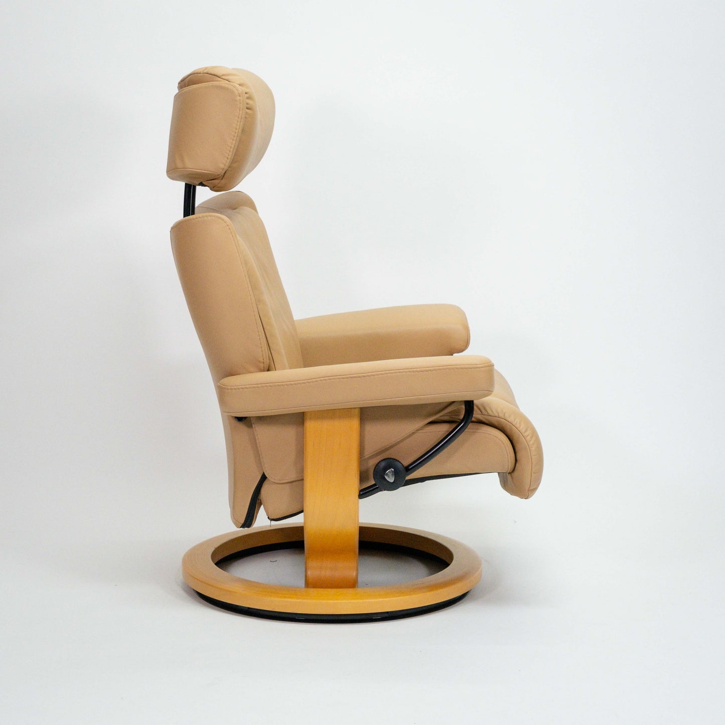 Ekornes Stressless Magic (L) mit Hocker hellbraun