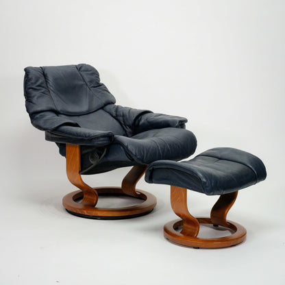 Ekornes Stressless Reno (M) mit Hocker blau