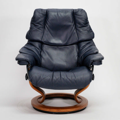 Ekornes Stressless Reno (M) mit Hocker blau