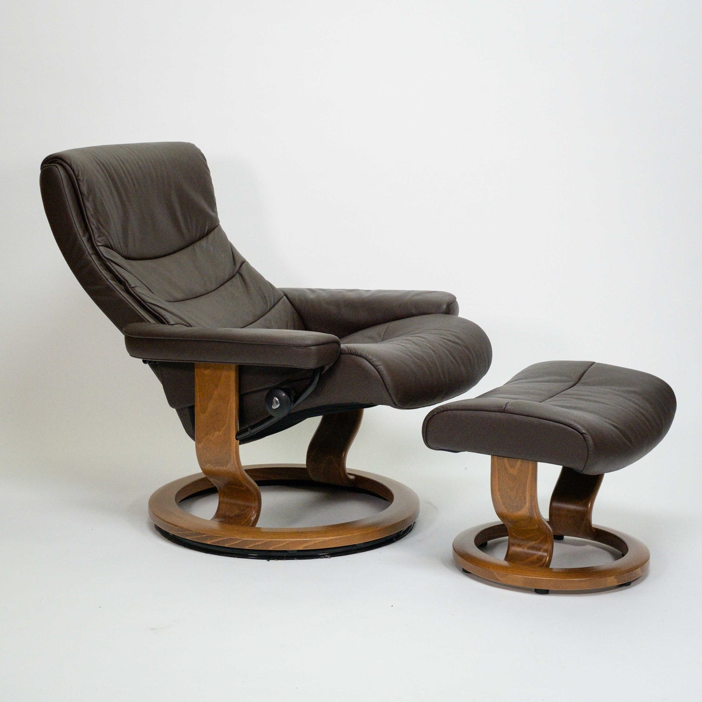 Ekornes Stressless Nordic (M) mit Hocker braun