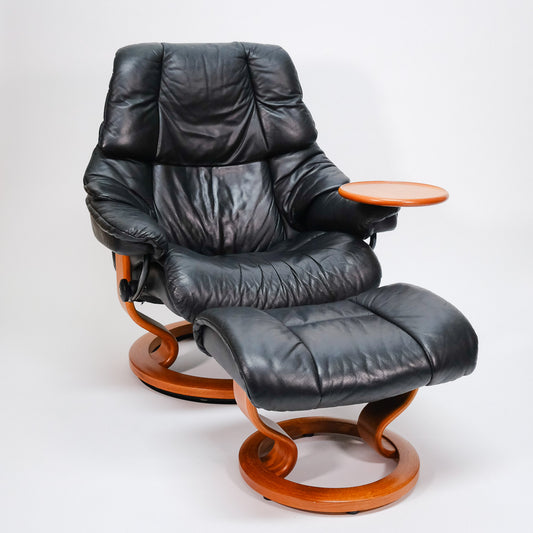 Ekornes Stressless Reno (L) mit Hocker & Swingtisch schwarz