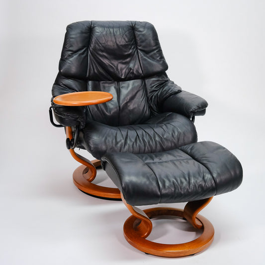 Ekornes Stressless Reno (L) mit Hocker & Swingtisch schwarz II