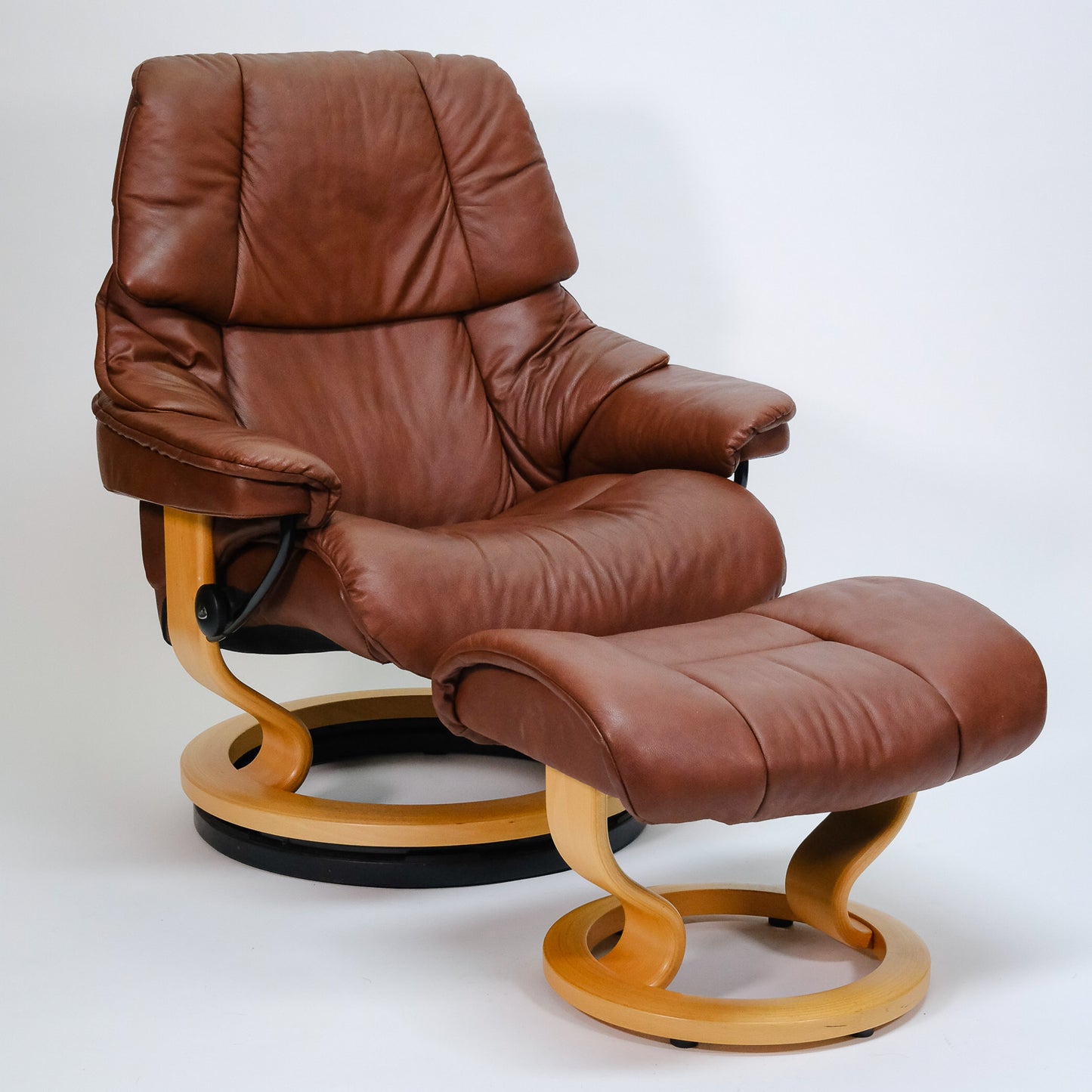Ekornes Stressless Reno (L) mit Hocker braun