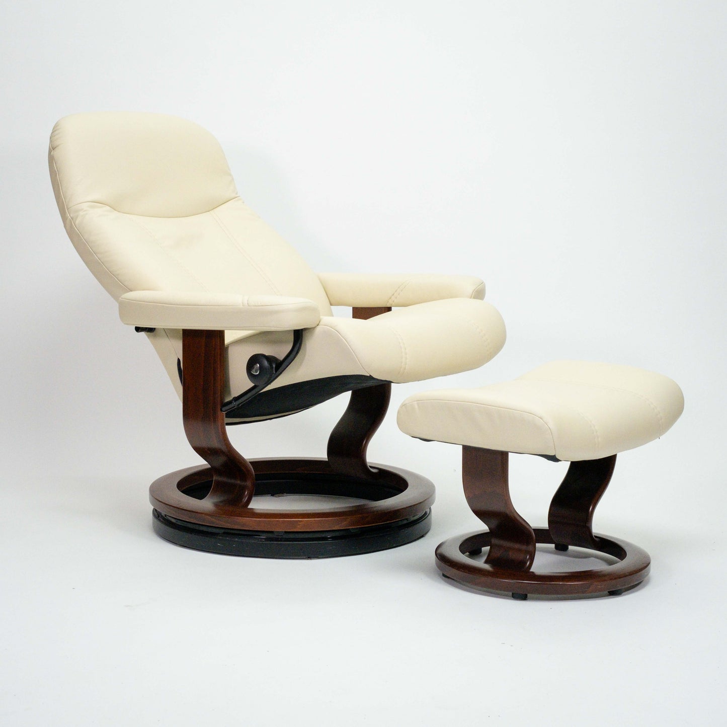 Ekornes Stressless Consul (M) mit Hocker cream