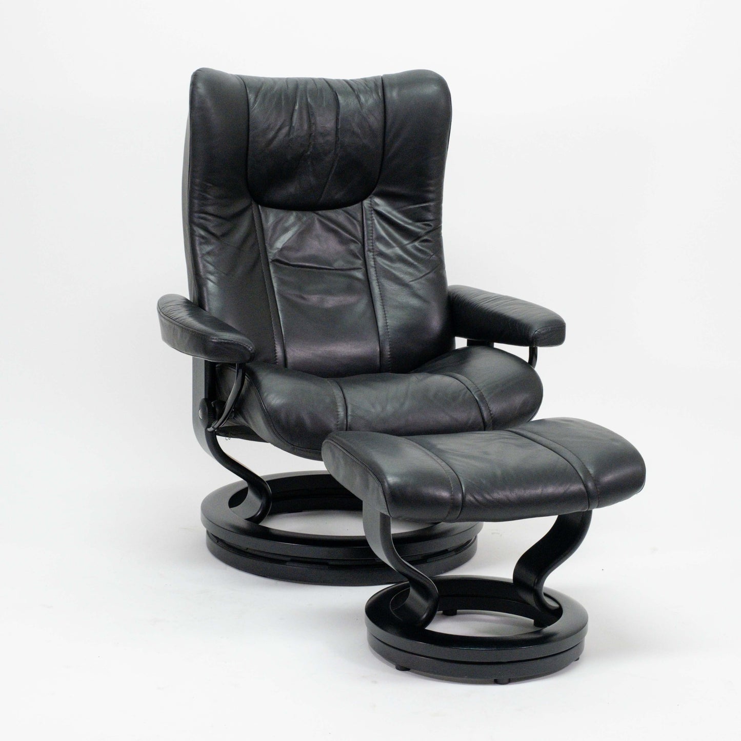 Ekornes Stressless Wing (L) mit Hocker schwarz