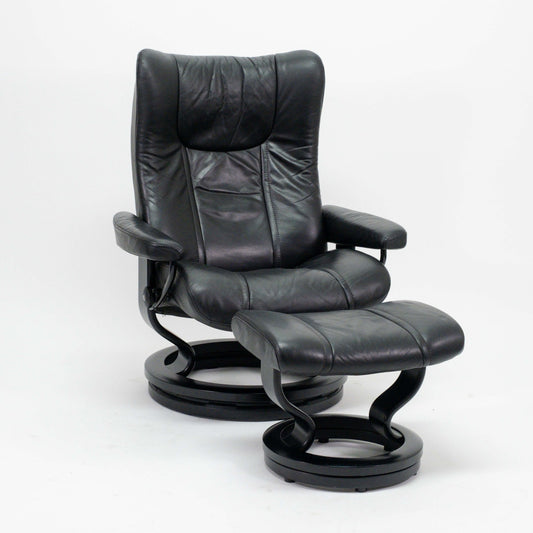Ekornes Stressless Wing (L) mit Hocker schwarz
