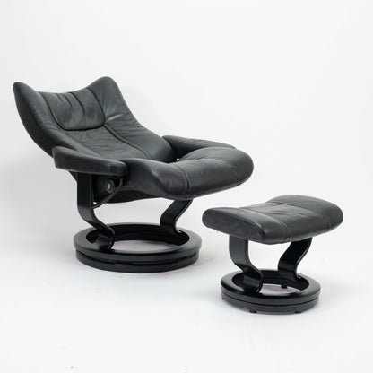Ekornes Stressless Wing (L) mit Hocker schwarz