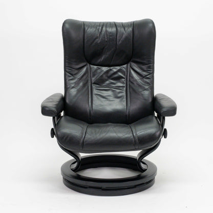 Ekornes Stressless Wing (L) mit Hocker schwarz