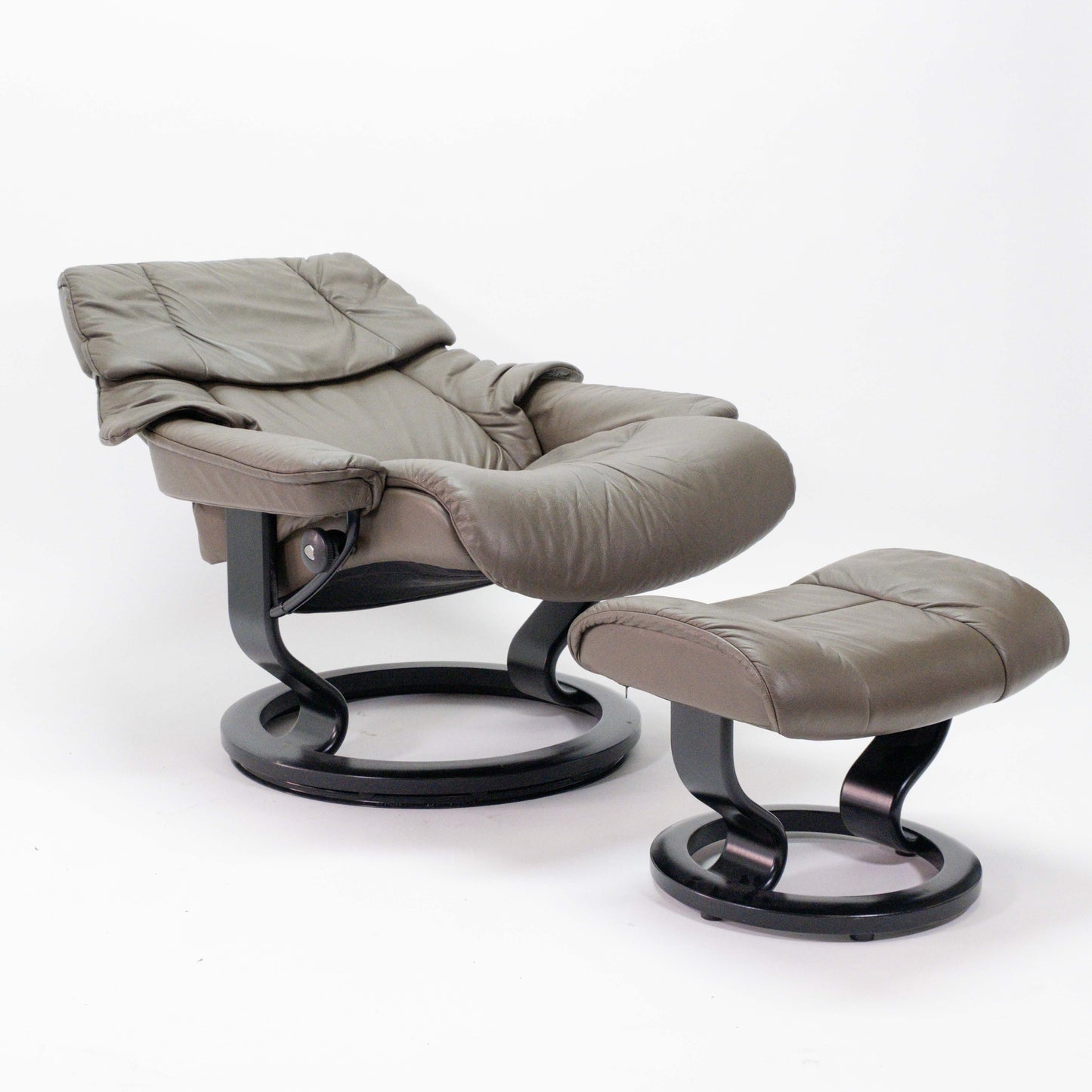Ekornes Stressless Reno (L) mit Hocker schlamm
