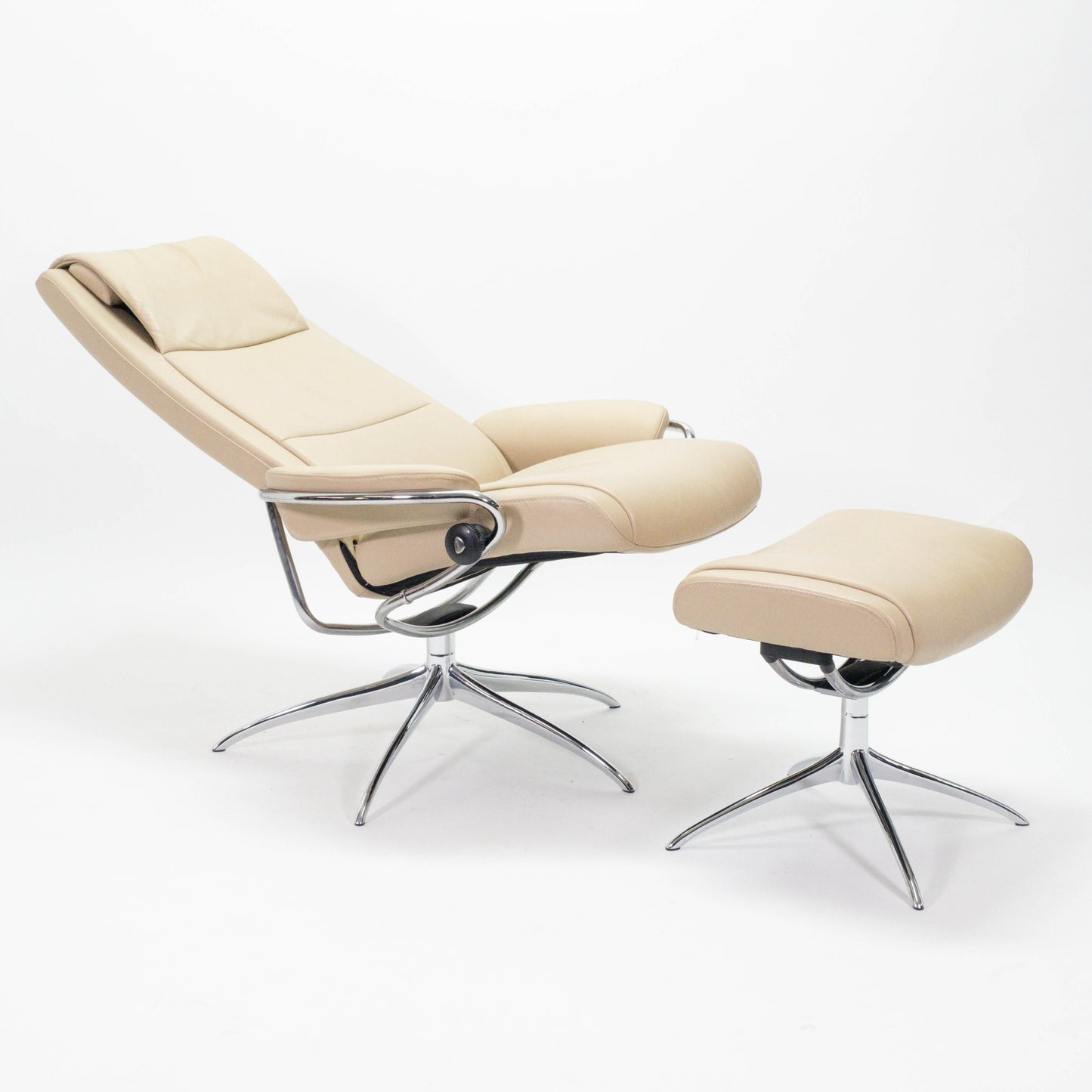Ekornes Stressless Paris (M) mit Hocker