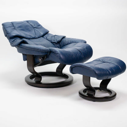 Ekornes Stressless Reno (L) mit Hocker blau