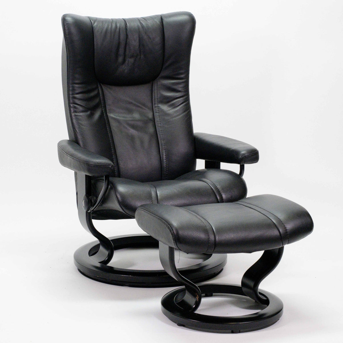Ekornes Stressless Wing (M) mit Hocker schwarz