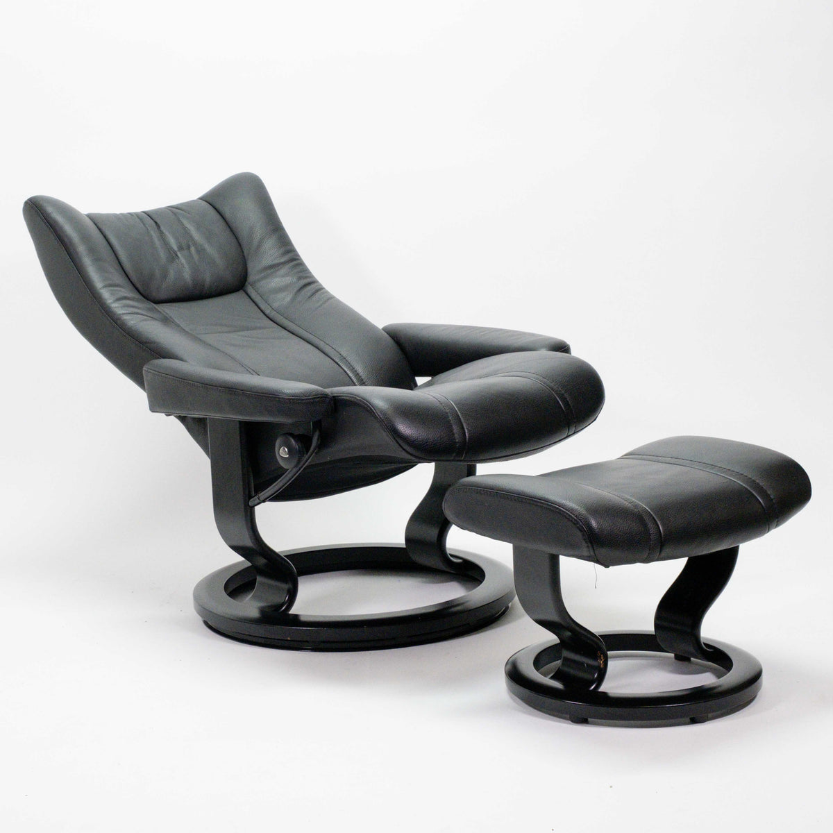 Ekornes Stressless Wing (M) mit Hocker schwarz