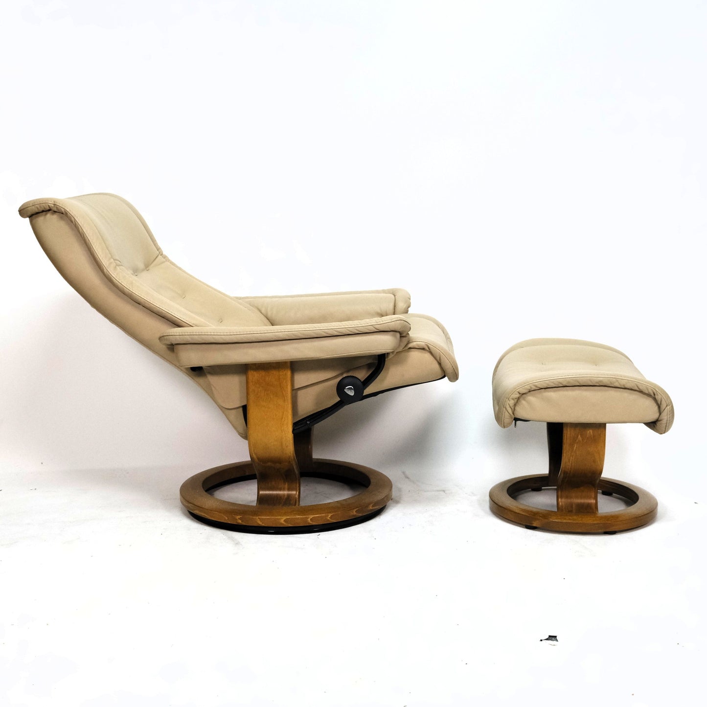 Ekornes Stressless Royal (M) mit Hocker