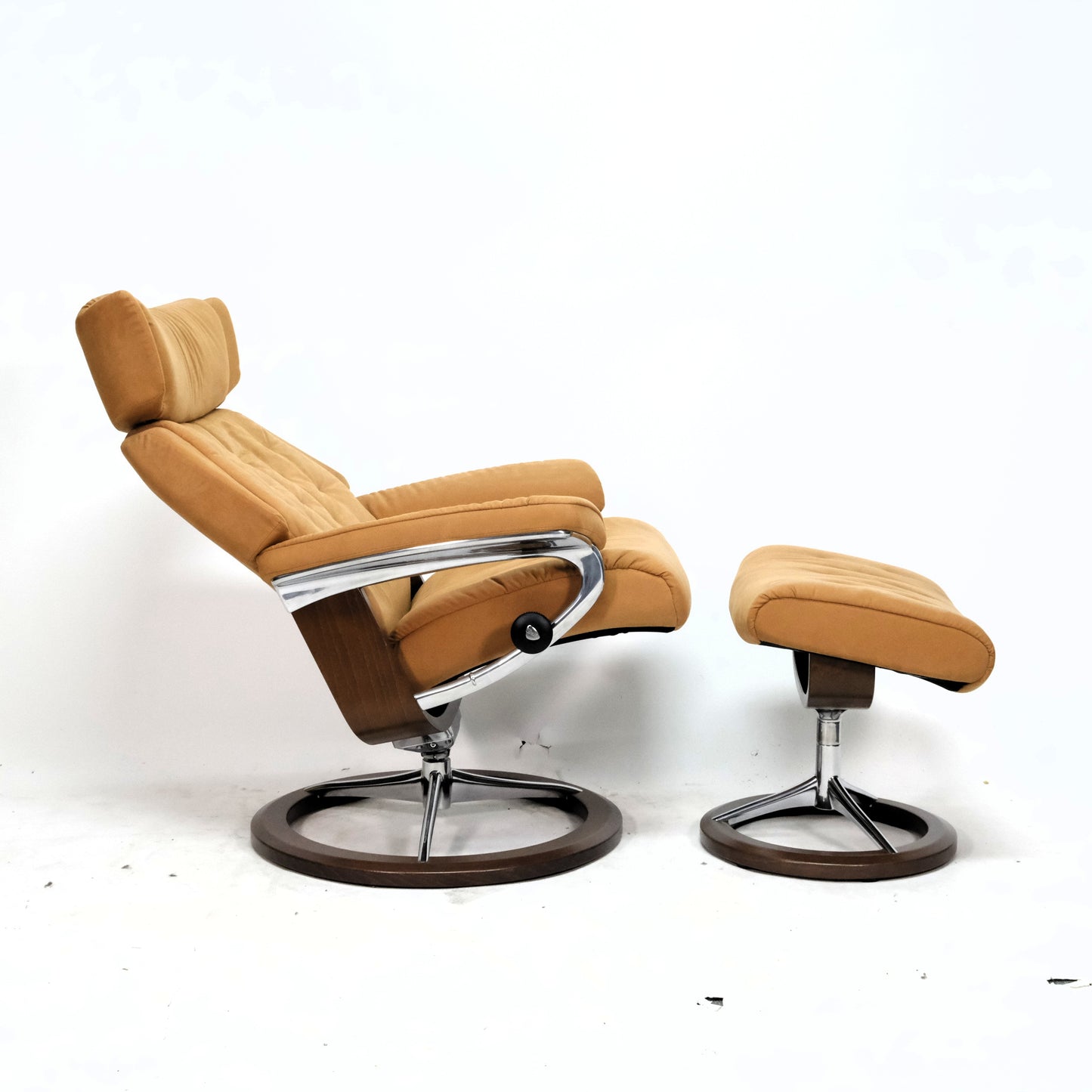 Ekornes Stressless Skyline (M) mit Hocker Signature
