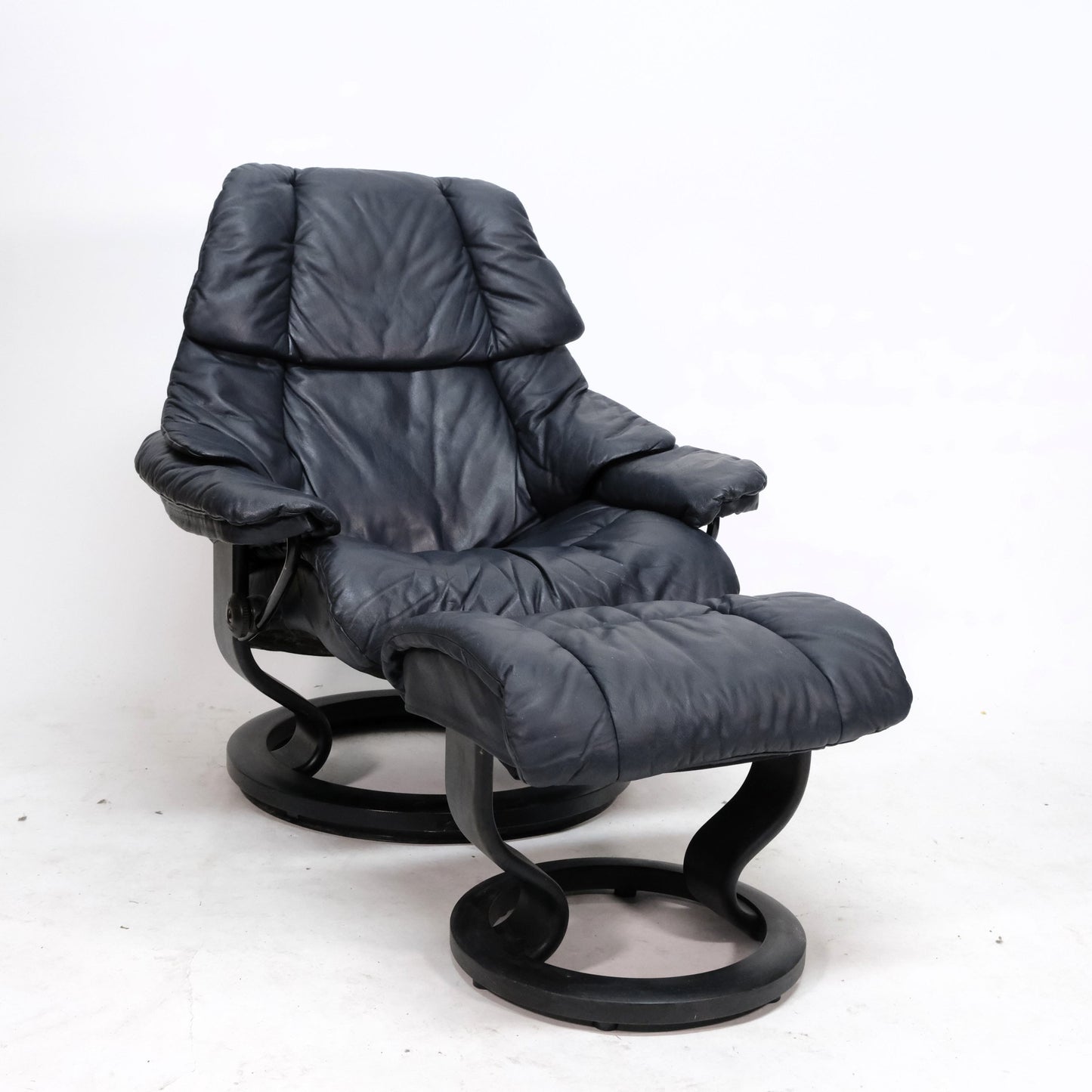 Ekornes Stressless Reno (L) mit Hocker I dunkelblau