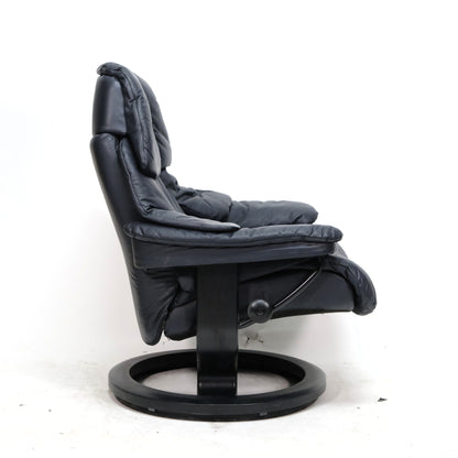 Ekornes Stressless Reno (L) mit Hocker II dunkelblau