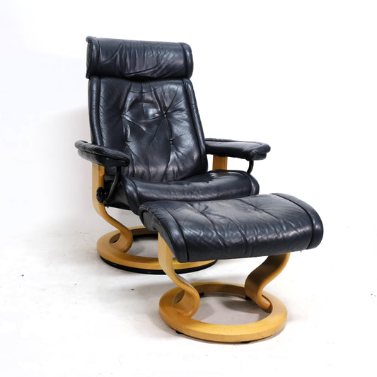 Ekornes Stressless Prince (M) mit Hocker dunkelblau