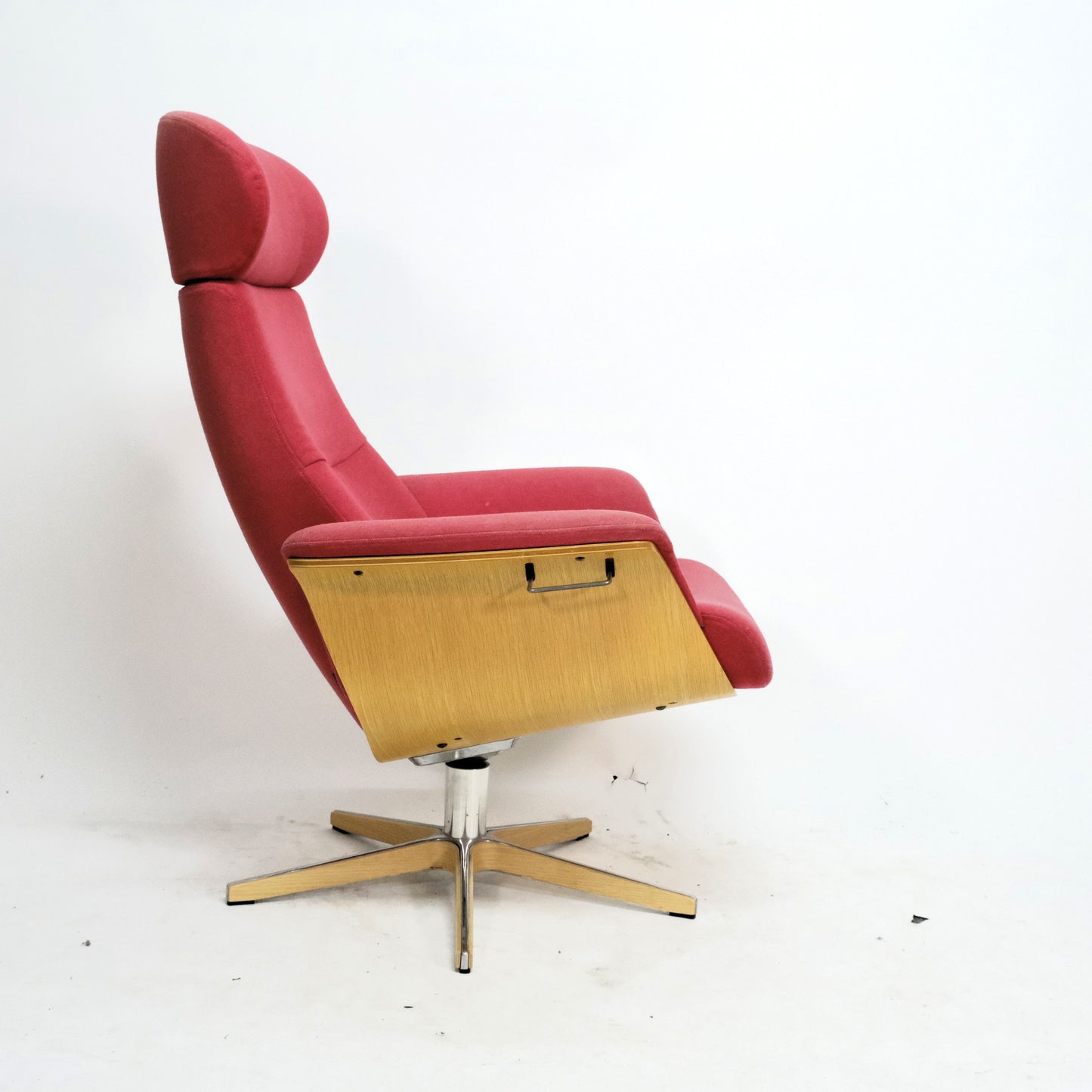 Conform Timeout mit Hocker Stoff rot