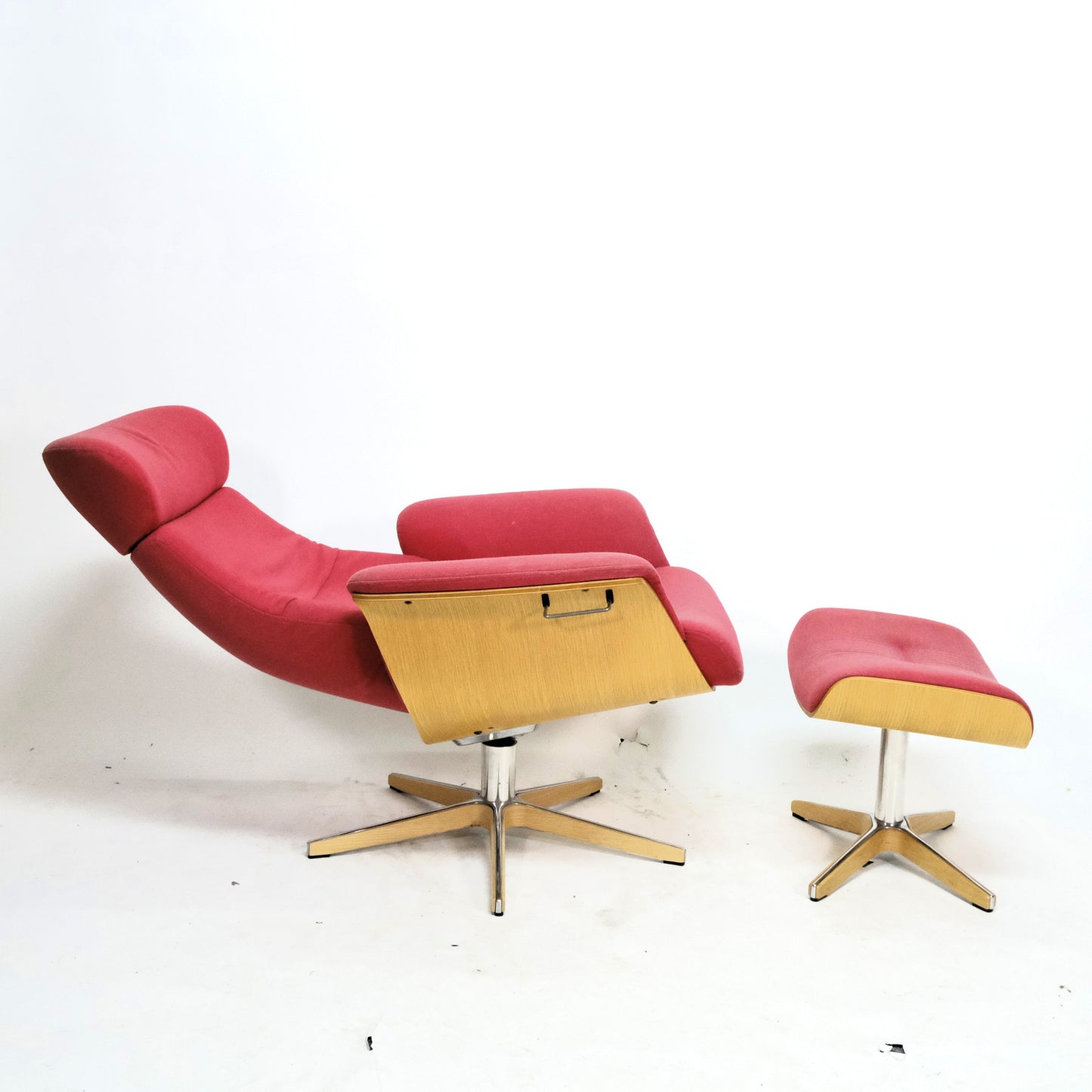 Conform Timeout mit Hocker Stoff rot