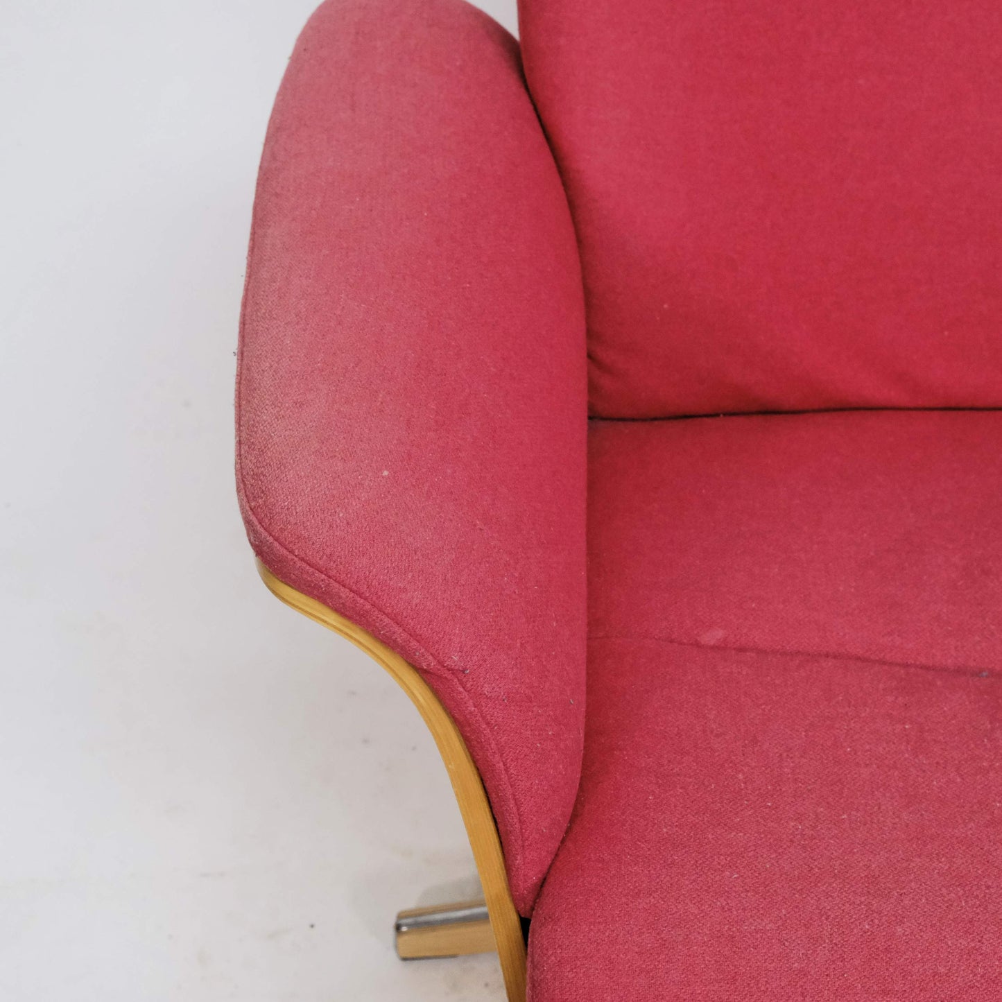 Conform Timeout mit Hocker Stoff rot