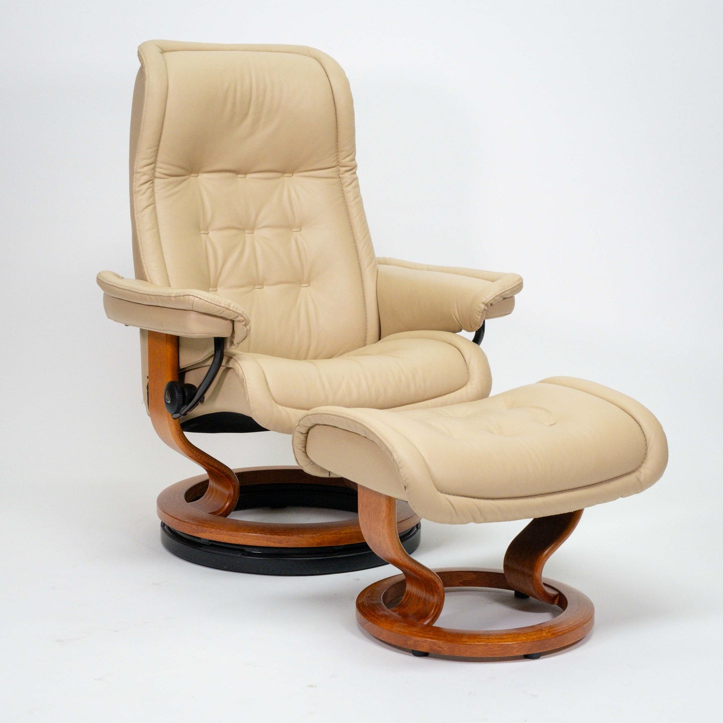Ekornes Stressless Royal (M) mit Hocker beige