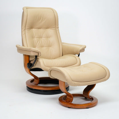 Ekornes Stressless Royal (M) mit Hocker beige