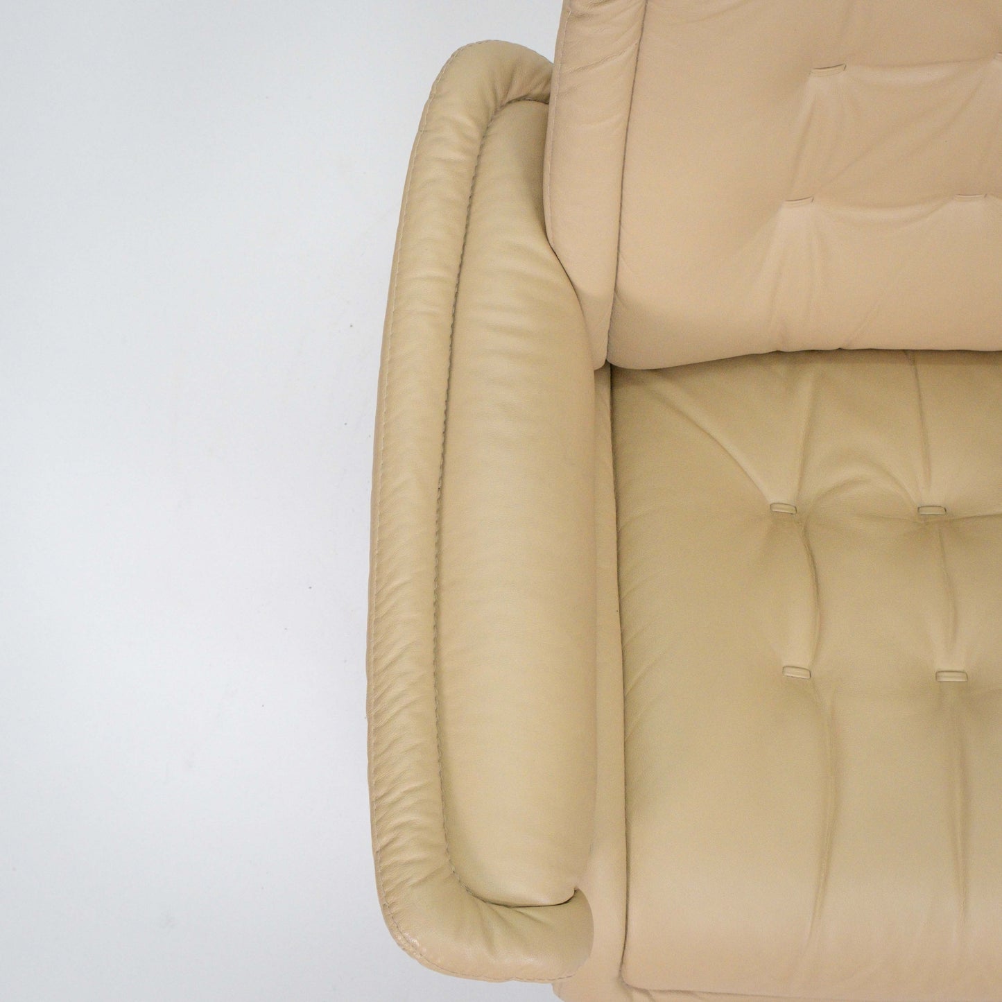 Ekornes Stressless Royal (M) mit Hocker beige