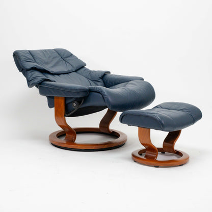 Ekornes Stressless Reno (L) mit Hocker blau