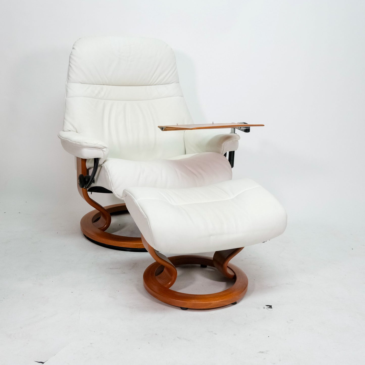 Ekornes Stressless Sunrise (L) mit Hocker & Multifunktionstisch