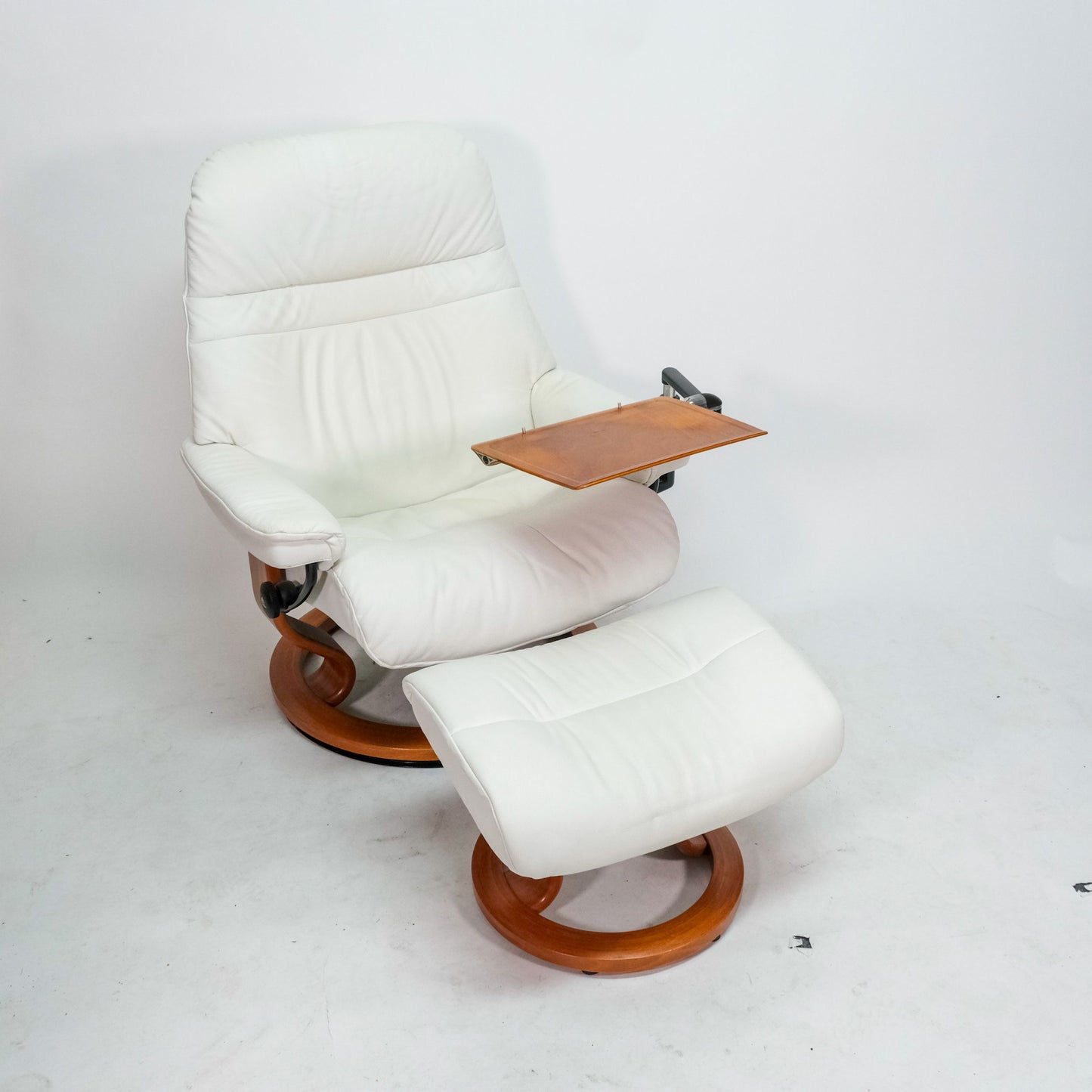 Ekornes Stressless Sunrise (L) mit Hocker & Multifunktionstisch