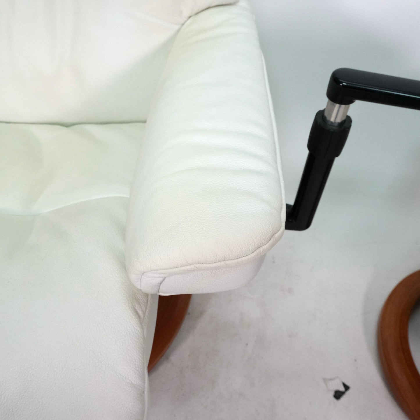 Ekornes Stressless Sunrise (L) mit Hocker & Multifunktionstisch