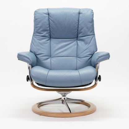 Ekornes Stressless Mayfair (L) mit Hocker Signature blau