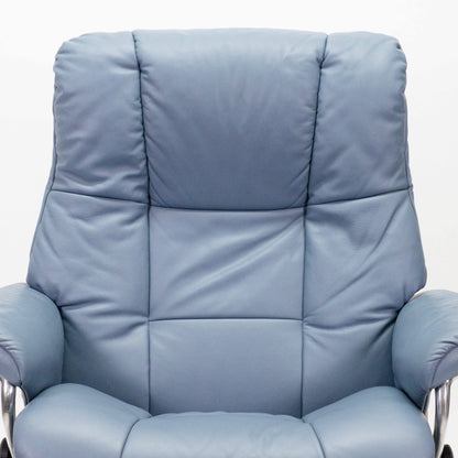 Ekornes Stressless Mayfair (L) mit Hocker Signature blau