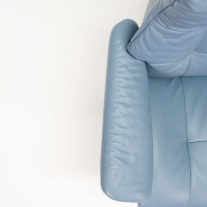 Ekornes Stressless Mayfair (L) mit Hocker Signature blau