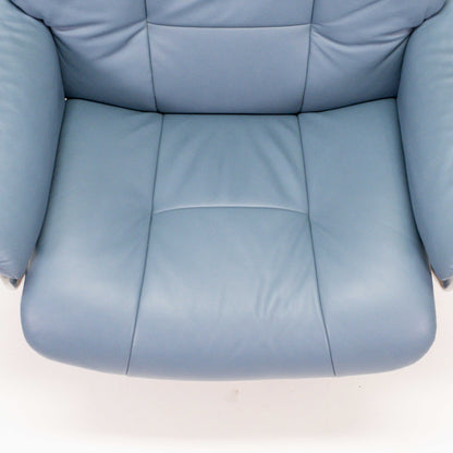 Ekornes Stressless Mayfair (L) mit Hocker Signature blau